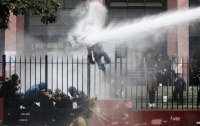 В Чили полиция «чистит» школы