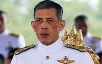 Король Таиланда всю пандемию правит из отеля в Германии