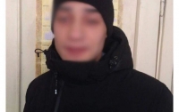 Под Киевом мужчина с пистолетом ограбил магазин