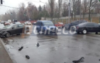 В Киеве жестко столкнулись две иномарки: пострадала женщина