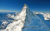 Самолет врезался в вершину горы в Швейцарских Альпах, погибли люди
