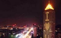 Пенсионер признался в любви на 218-метровом небоскребе