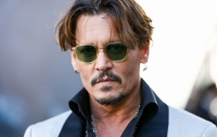 Джонни Депп напал на помощника на съемках фильма, - СМИ