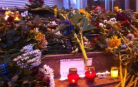 Посольства Нидерландов и Малайзии усыпали цветами (ФОТО)