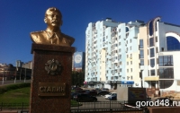 Россия сегодня: коммунисты готовы сутками охранять Сталина, а молодёжь делает с ним селфи 