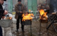 Кузнецы в Донецке устроили разборку из-за елки (ФОТО)