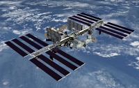 Космонавты с орбиты «поиграли» на Земле с роботом из детского конструктора