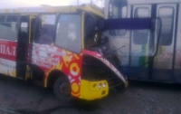 В Киеве столкнулись маршрутка с троллейбусом