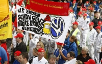 Рабочие концерна Volkswagen провели большую акцию протеста