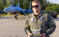 Завораживающий полет: летчик ВВС Украины показал в Британии высший пилотаж (видео)