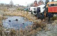 Во Львовской области автомобиль слетел в озеро: погибли четыре человека