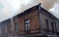 Масштабный пожар вспыхнул в жилом доме в Днепре (видео)