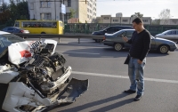 В Киеве таксист врезался в маршрутку
