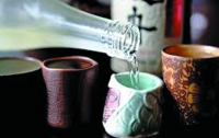 Японский суд разрешил отцу не выплачивать банку $54 тыс., потраченные сыном на вино и женщин