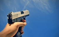 В Харькове мужчина стрелял в частных охранников
