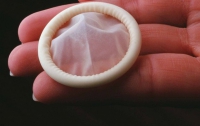Проводница перевозила 2 тысячи контрабандных презервативов 