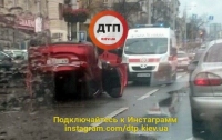 В центре Киева перевернулся автомобиль
