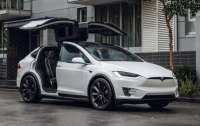 Tesla відкличе майже 55 тисяч автомобілів Model X