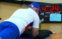 71-летний мужчина больше получаса простоял в планке и поставил мировой рекорд