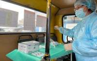 В киевской маршрутке вакцинировали людей от коронавируса