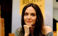 Дети заплатят самую высокую цену: Анджелина Джоли призвала остановить войну в Украине