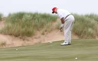 Трамп нашел утешение в гольфе