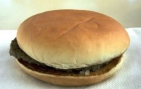Американец хранил гамбургер в кармане целых 14 лет