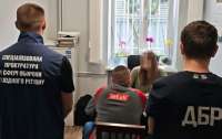 На Закарпатті солдатка два роки не з'являлася на службі, але отримала понад 1,5 млн грн, – ДБР
