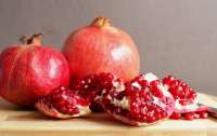 Диетологи рассказали, чем полезен гранат