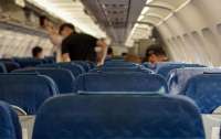 Курил на борту и кричал матом: пьяный украинец устроил дебош в самолете