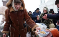 В Киеве бездомных будут поить горячим чаем