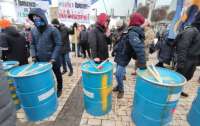 Люди под Печерским судом, напомнили власти, что такое Майдан