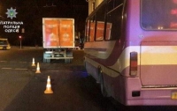 Одесса: пассажирский автобус на огромной скорости врезался в грузовик