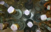 Фальсификаторы очищали водку через женские колготки