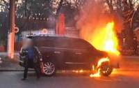 Пожарный сжигал элитные авто на заказ