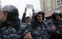В России ОМОН не дал оппозиции пройти маршем  в честь праздника