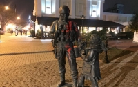 В оккупированном Крыму облили краской памятник 