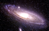 Туманность Андромеды пожирает карликовые галактики