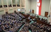 Сейм Польши изменил правила оказания помощи украинцам