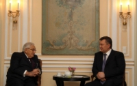 Янукович и Киссинджер обсудили вызовы, которые стоят перед Украиной