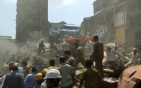 В Индии обрушился жилой дом: под завалами находятся люди