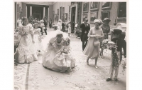 Неизвестные фото со свадьбы принцессы Дианы продадут на аукционе