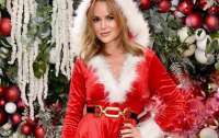 Телеведущую пристыдили в Сети за откровенный костюм Санта-Клауса