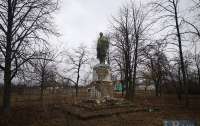 В селе Полтавской области решили снести Ленина