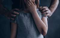 В Киеве парень изнасиловал 11-летнюю девочку