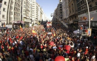 Более 1 млн болельщиков чествовали на улицах Мадрида победителей ЕВРО-2012 (ВИДЕО, ФОТО)
