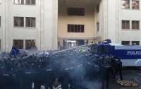 Протестующих в Грузии разогнали возле парламента