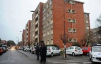 Во Франции полиция продолжает осаду жилища убийцы 7 человек