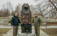 Скульптура бабака знову є у звільненому місті