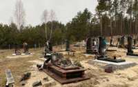 Под Ровно вандалы разгромили кладбище